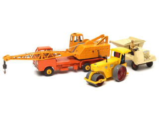 Lot 655 - DINKY TOYS (FRANCE) (3)