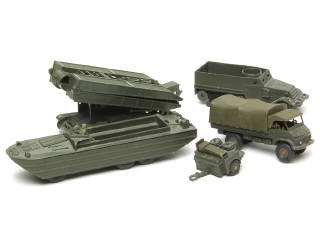 Lot 659 - DINKY TOYS (FRANCE) (5)