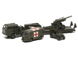 Lot 661 - DINKY TOYS (FRANCE) (4)