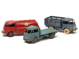 Lot 669 - DINKY TOYS (FRANCE) (3)