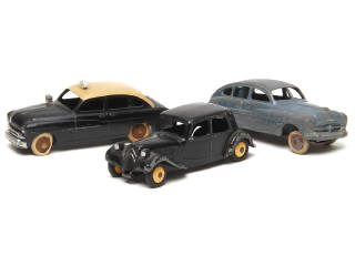 Lot 670 - DINKY TOYS (FRANCE) (3)