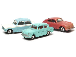 Lot 671 - DINKY TOYS (GB) (3)