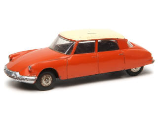 Lot 579 - DINKY TOYS (FRANCE) (1)