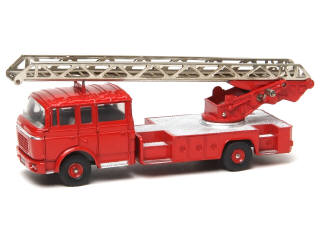 Lot 580 - DINKY TOYS (FRANCE) (1)