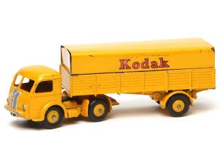 Lot 581 - DINKY TOYS (FRANCE) (1)