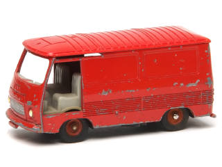 Lot 582 - DINKY TOYS (FRANCE) (1)
