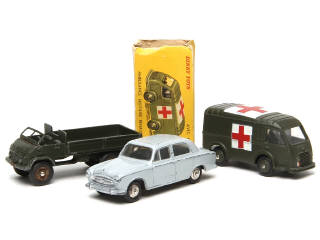 Lot 675 - DINKY TOYS (FRANCE) (4)