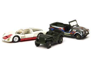 Lot 677 - DINKY TOYS (FRANCE) (3)