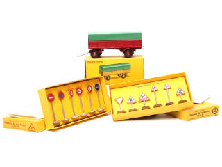 Lot 678 - DINKY TOYS (FRANCE) (1)