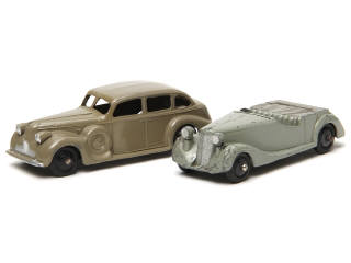 Lot 481 - DINKY TOYS (GB) (2)