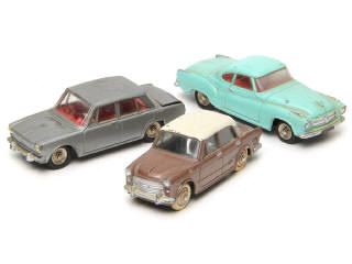 Lot 682 - DINKY TOYS (FRANCE) (3)