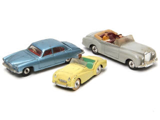 Lot 447 - DINKY TOYS (GB) (3)