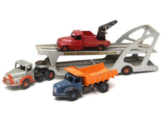 Lot 689 - DINKY TOYS (FRANCE) (3)