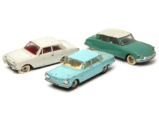 Lot 691 - DINKY TOYS (FRANCE) (3)