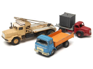 Lot 693 - DINKY TOYS (FRANCE) (3)