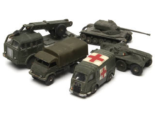 Lot 697 - DINKY TOYS (FRANCE) (5)