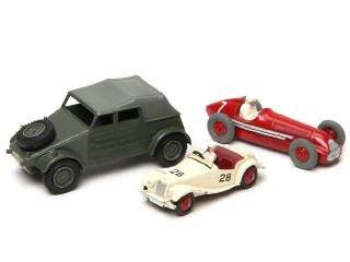 Lot 459 - DINKY TOYS (GB) (3)