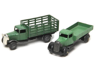 Lot 461 - DINKY TOYS (GB) (2)