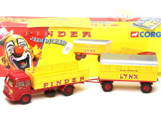 Lot 332 - CORGI TOYS (GB) (1)