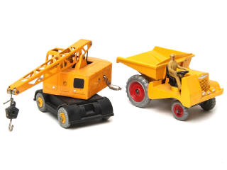 Lot 490 - DINKY TOYS (GB) (2)