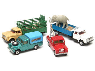 Lot 329 - CORGI TOYS (GB) (4)