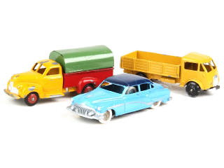 Lot 733 - DINKY TOYS (FRANCE) (3)