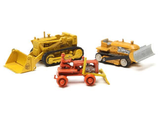 Lot 282 - DIVERS (3)