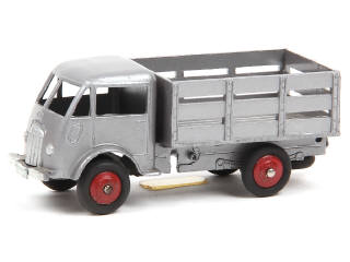 Lot 657 - DINKY TOYS (FRANCE) (1)
