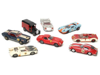 Lot 325 - DINKY TOYS (8)