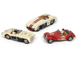 Lot 362 - DINKY TOYS (GB) (3)