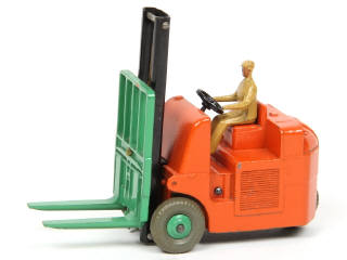 Lot 261 - DINKY TOYS (GB) (1)