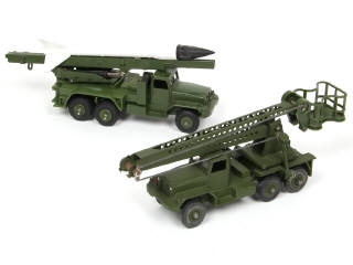 Lot 379 - DINKY TOYS (GB) (2)