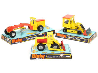 Lot 362 - DINKY TOYS (GB) (3)