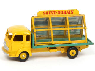 Lot 121 - DINKY TOYS (FRANCE) (1)