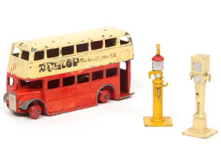 Lot 368 - DINKY TOYS (3)