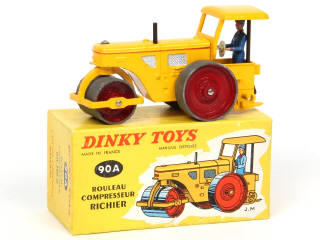 Lot 213 - DINKY TOYS (FRANCE) (1)