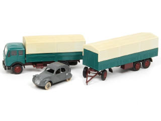 Lot 450 - DIVERS (2)
