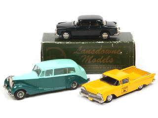 Lot 136 - DIVERS (3)