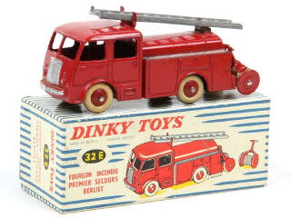 Lot 593 - DINKY TOYS (FRANCE) (1)