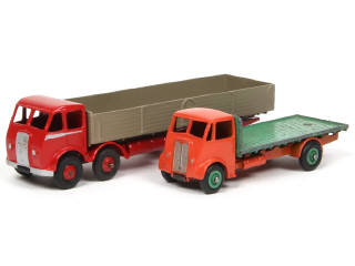 Lot 391 - DINKY TOYS (GB) (2)