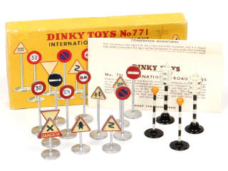 Lot 387 - DINKY TOYS (GB) (1)