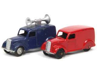 Lot 426 - DINKY TOYS (GB) (2)