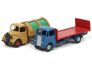 Lot 422 - DINKY TOYS (GB) (2)