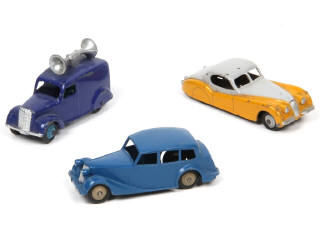 Lot 452 - DINKY TOYS (GB) (3)