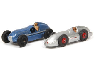 Lot 418 - DINKY TOYS (GB) (2)