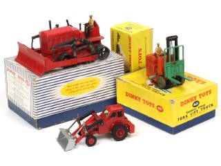 Lot 446 - DINKY TOYS (GB) (3)