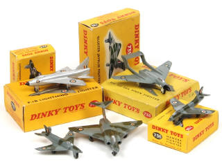 Lot 459 - DINKY TOYS (GB) (5)
