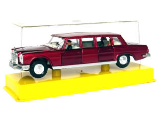Lot 303 - DINKY TOYS (GB) (1)