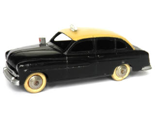 Lot 313 - DINKY TOYS (FRANCE) (1)
