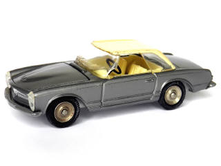 Lot 319 - DINKY TOYS (FRANCE) (1)